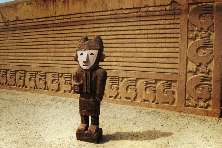 Trujillo Private Full Day: Temple of the Dragon, Chan Chan Chimu Citadel  & Huanchaco Beach - imagen #7