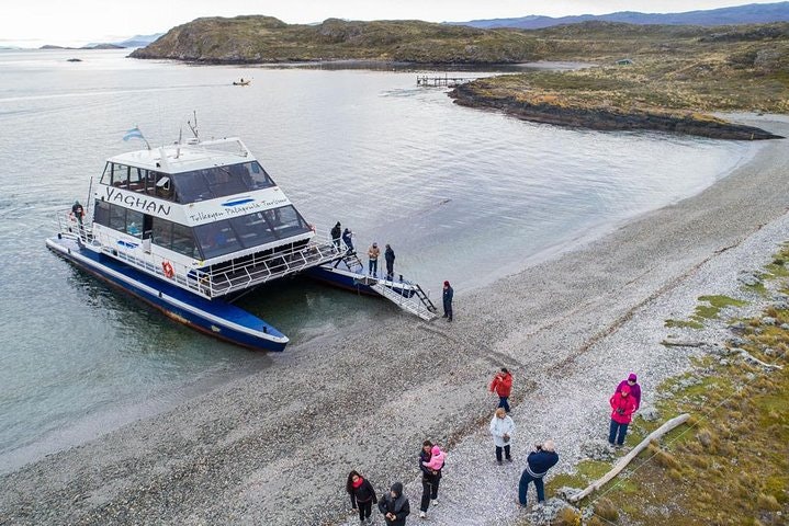 Navegación por el Canal Beagle con trekking en las Islas Bridges - imagen #5