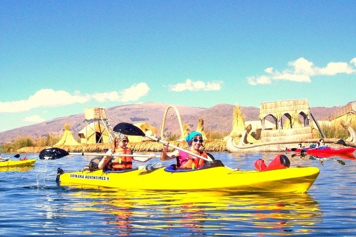 Kayak a las islas flotantes de Uros en el lago Titicaca - imagen #6