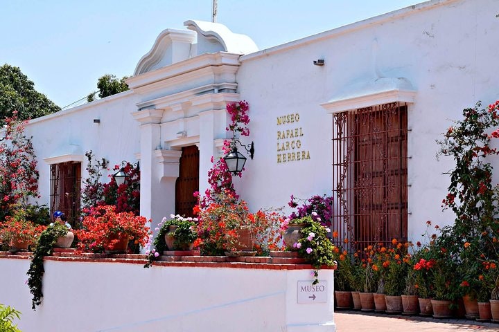 Visita en grupo reducido al Museo Larco, el centro de Lima y el Convento de Santo Domingo. - imagen #2