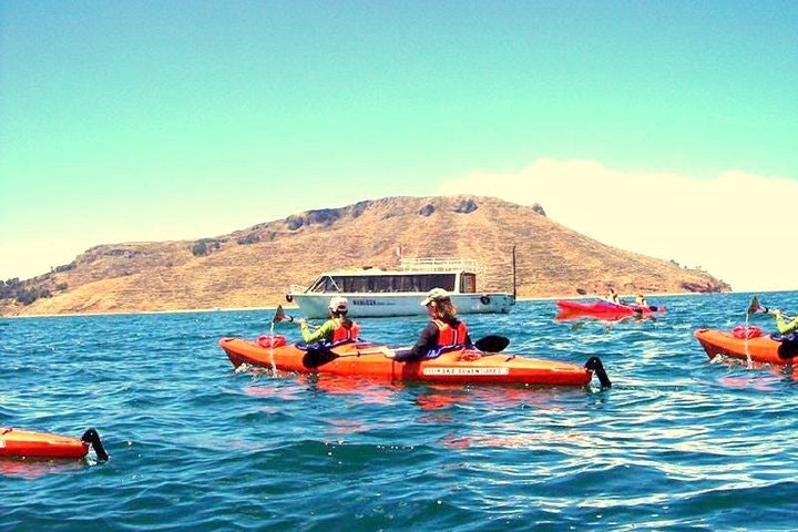 Kayak a las islas flotantes de Uros en el lago Titicaca - imagen #7