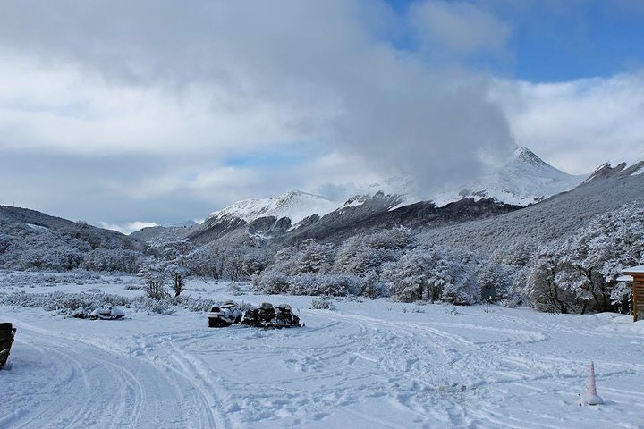 Día de nieve: Senderismo y motos de nieve en Ushuaia - imagen #2