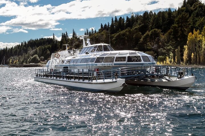 Nahuel Huapi Lake Cruise with Victoria Island and Arrayan Forest Walk - imagen #12