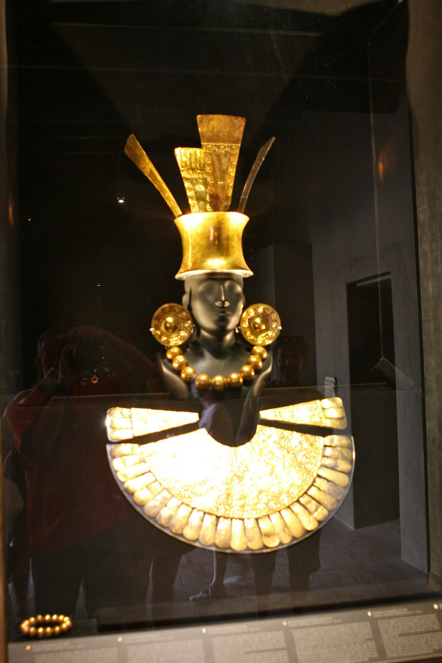 Larco Museum, Pisco Tavern & Magic Water Circuit Evening Tour - imagen #9