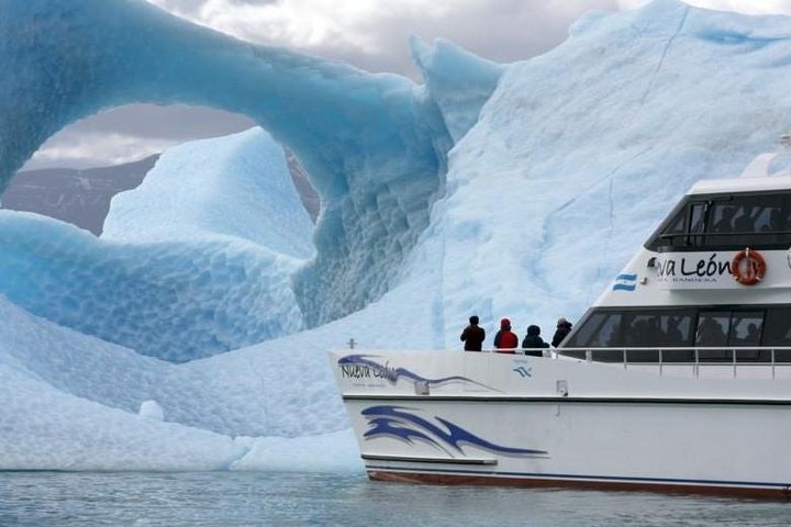 Perito Moreno Glacier with Navigation in Front of the Glacier - Calafate - imagen #3