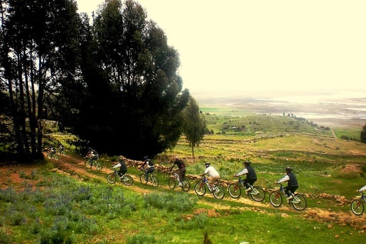 Mountain bike around Lake Titicaca - imagen #6