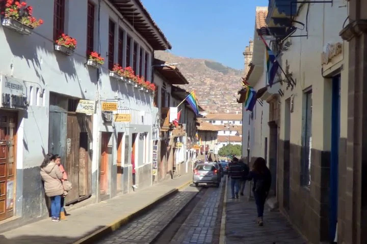 Traslado privado de llegada desde el Aeropuerto Internacional Alejandro Velasco a Cusco - imagen #3