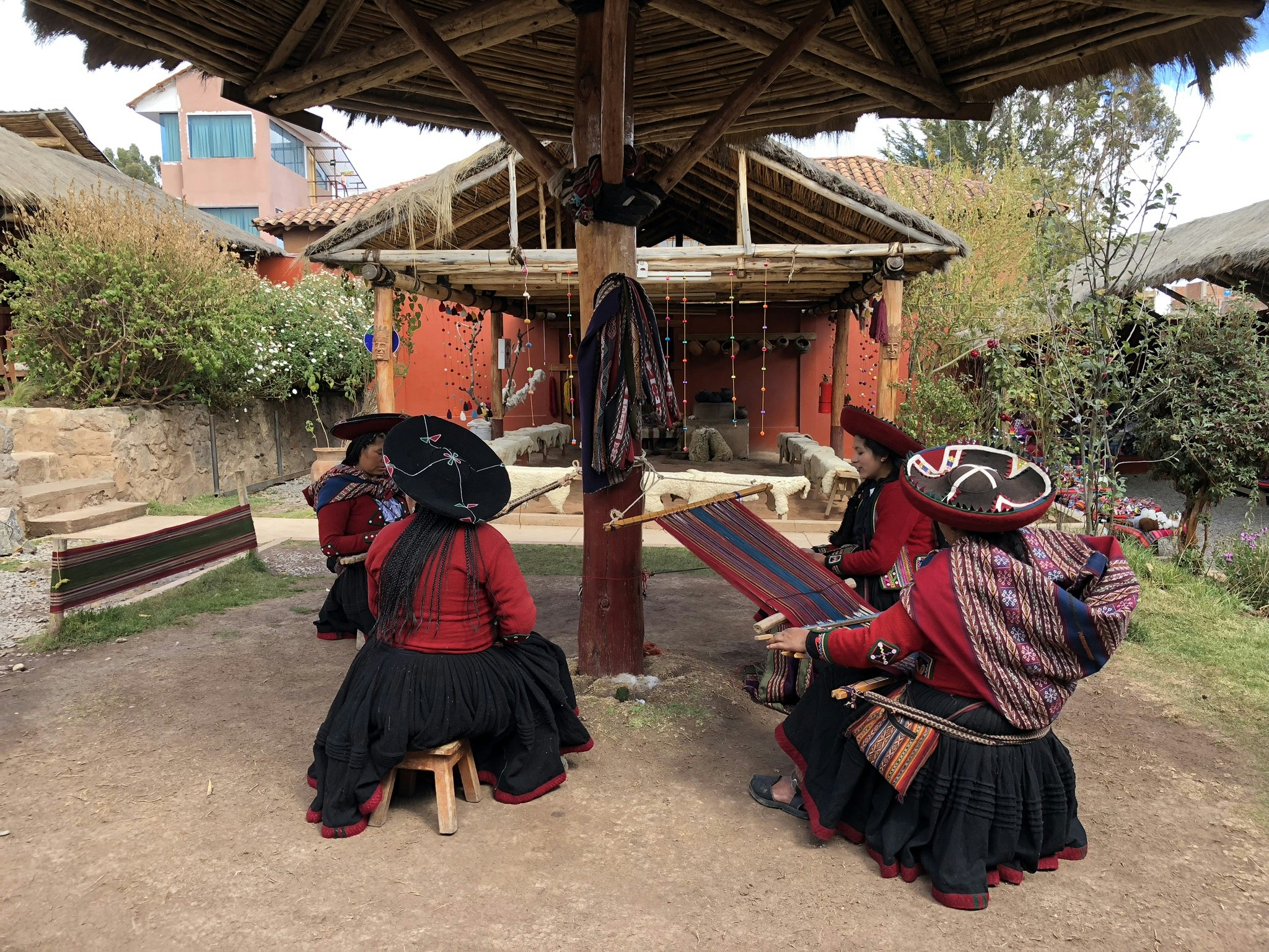 Seminar on Ancient Textiles and the Ceramic Workshop of Pablo Seminario in the Sacred Valley, Cusco - imagen #9