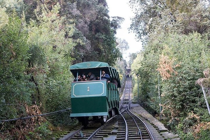 City Tour Santiago Walking + Typical Tastings + Teleférico and Funicular - imagen #2