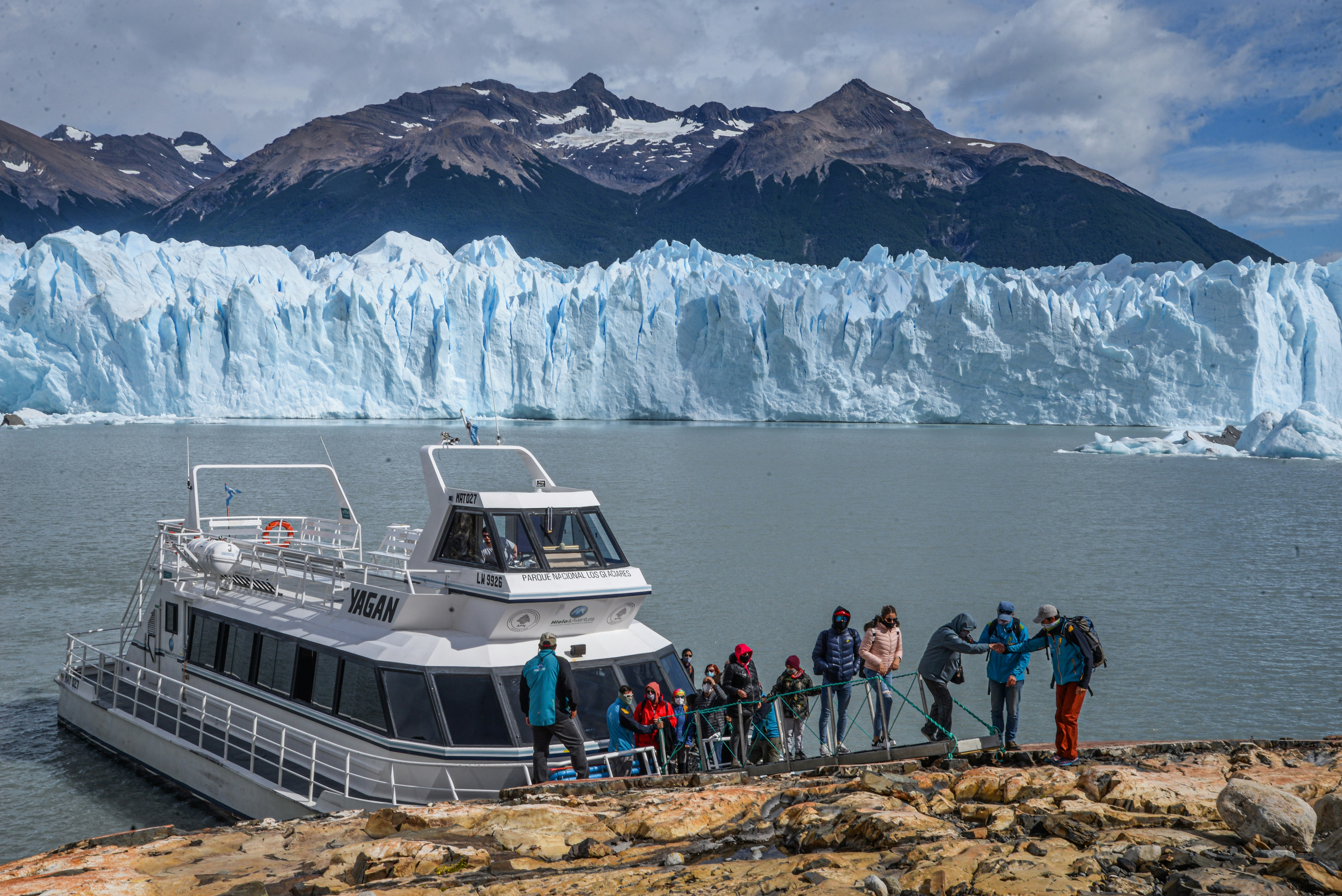 Safari azul: glaciar Perito Moreno con senderismo y navegación - imagen #5