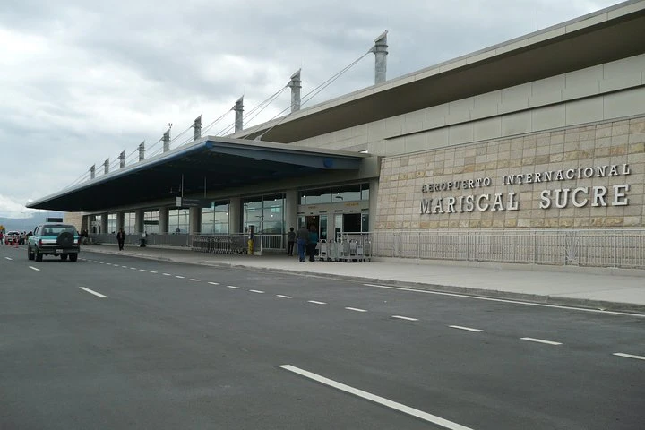 Traslado privado desde el Aeropuerto Internacional Mariscal Sucre hasta Quito - imagen #3