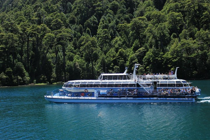 Crucero turístico por Puerto Blest y caminata a las cascadas desde Bariloche