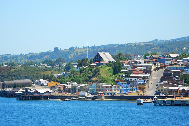 Excursión premium de día completo a Chiloé, con visita a Castro y Dalcahue
