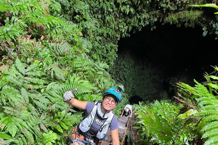 Descent into the Heart of Galápagos Trillizos Volcano - imagen #4
