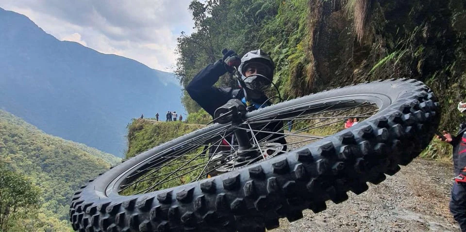 BO-PAZ-09:  La Paz | En bicicleta por la «Carretera de la Muerte»: recorre la carretera más peligrosa del mundo - imagen #8