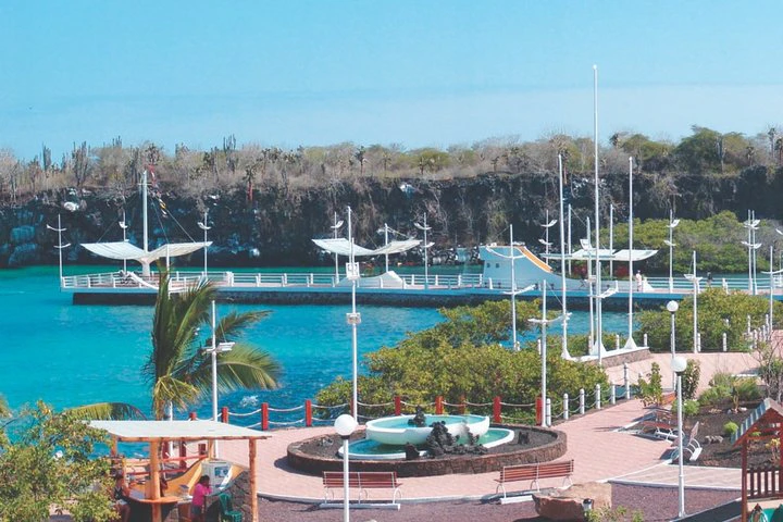 Excursión de día completo a la isla de Pinzón para practicar snorkel y pescar - imagen #3