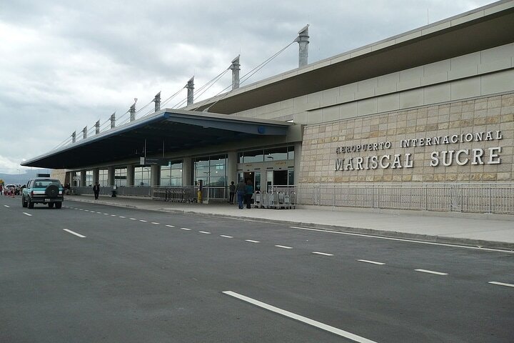 Private Transfer from or to Quito Airport (one way) - imagen #2