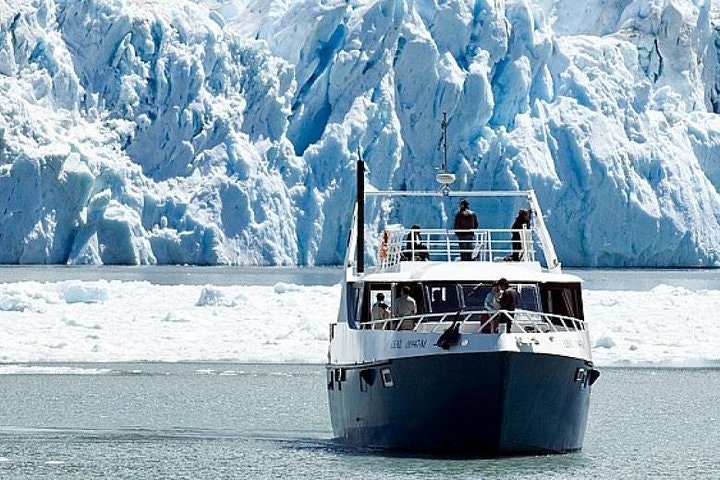 Perito Moreno Glacier with Navigation in Front of the Glacier - Calafate - imagen #2
