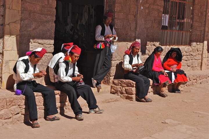 Titicaca Lake, Uros Floating Islands & Taquile Community Island Full-Day Tour from Puno - imagen #9