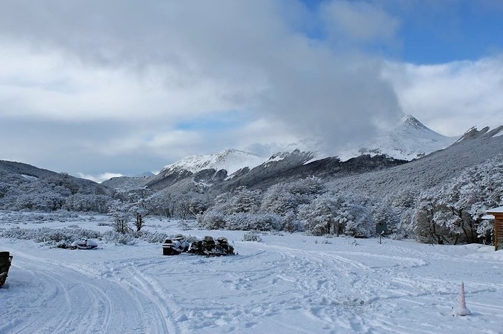 Aventura nocturna en Ushuaia: raquetas de nieve y motos de nieve - imagen #5