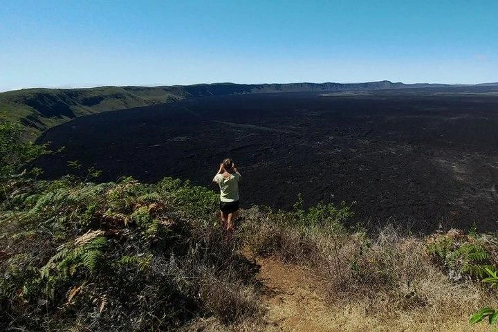 Excursión a pie al volcán Sierra Negra en la isla de Isabela - imagen #7
