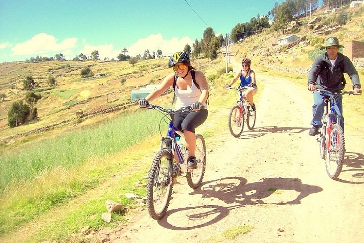 Mountain bike around Lake Titicaca - imagen #2