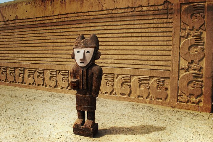 Trujillo The Best Private Tour: Downtown, Museum, Sun & Moon temples, Chan Chan Chimu City and Huanchaco beach.