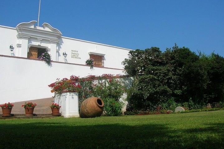 Larco Museum Tour & Gastronomic Experience with rountrip transfer - imagen #2