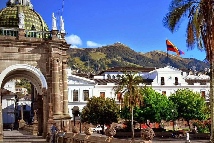 Traslado privado desde el Aeropuerto Internacional Mariscal Sucre hasta Quito - imagen #5
