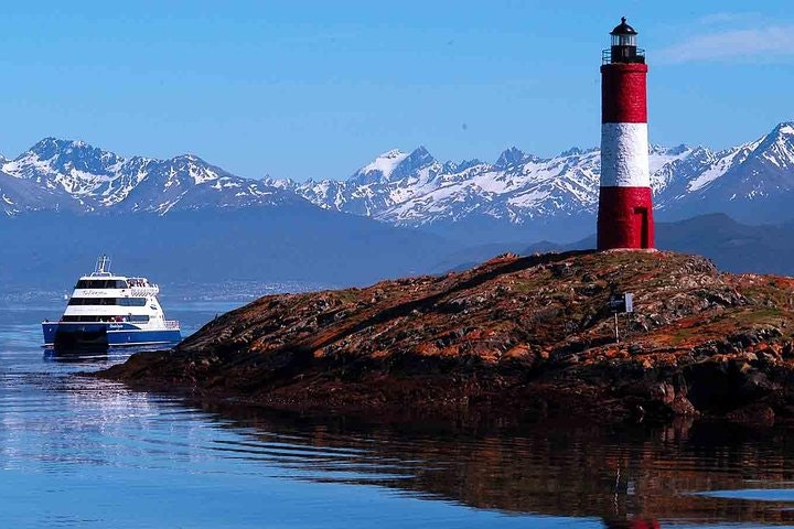 Navegación por el Canal Beagle con trekking en las Islas Bridges - imagen #2