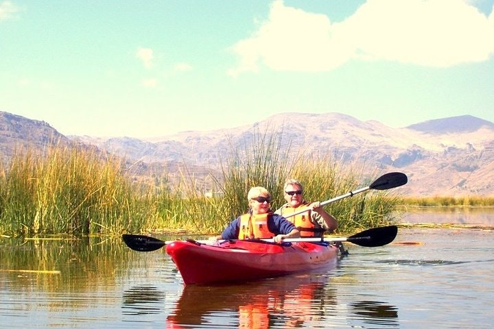 Kayak a las islas flotantes de Uros en el lago Titicaca - imagen #5