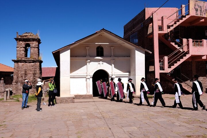 Titicaca Lake, Uros Floating Islands & Taquile Community Island Full-Day Tour from Puno - imagen #11