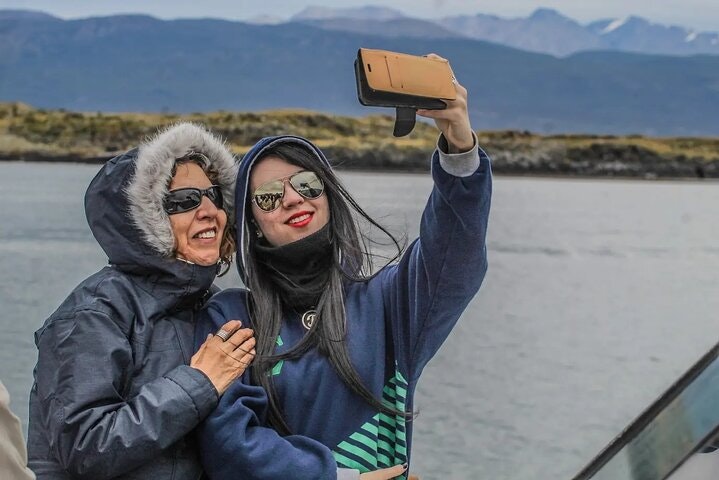 Martillo Island: Boat Trip to the Penguin Colony & Beagle Channel - imagen #22