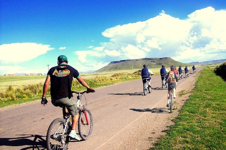 Mountain bike around Lake Titicaca - imagen #4
