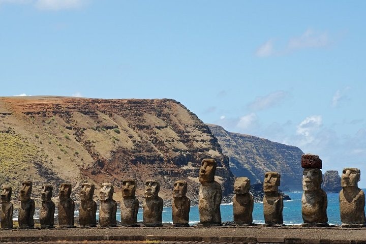 Discover the mystical Easter Island and its famous gigantic stone statues - imagen #2